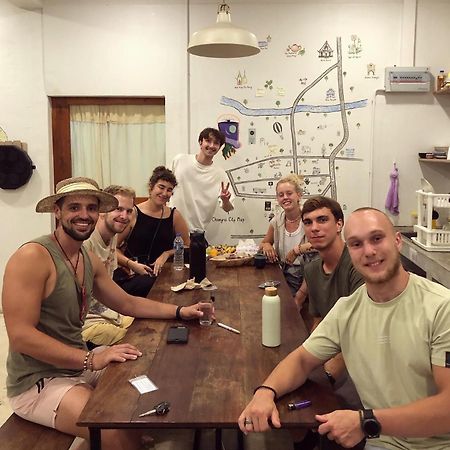 Together Backpackers Hostel Chiang Rai Bagian luar foto