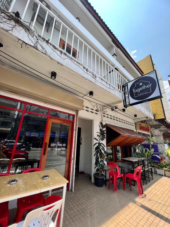 Together Backpackers Hostel Chiang Rai Bagian luar foto