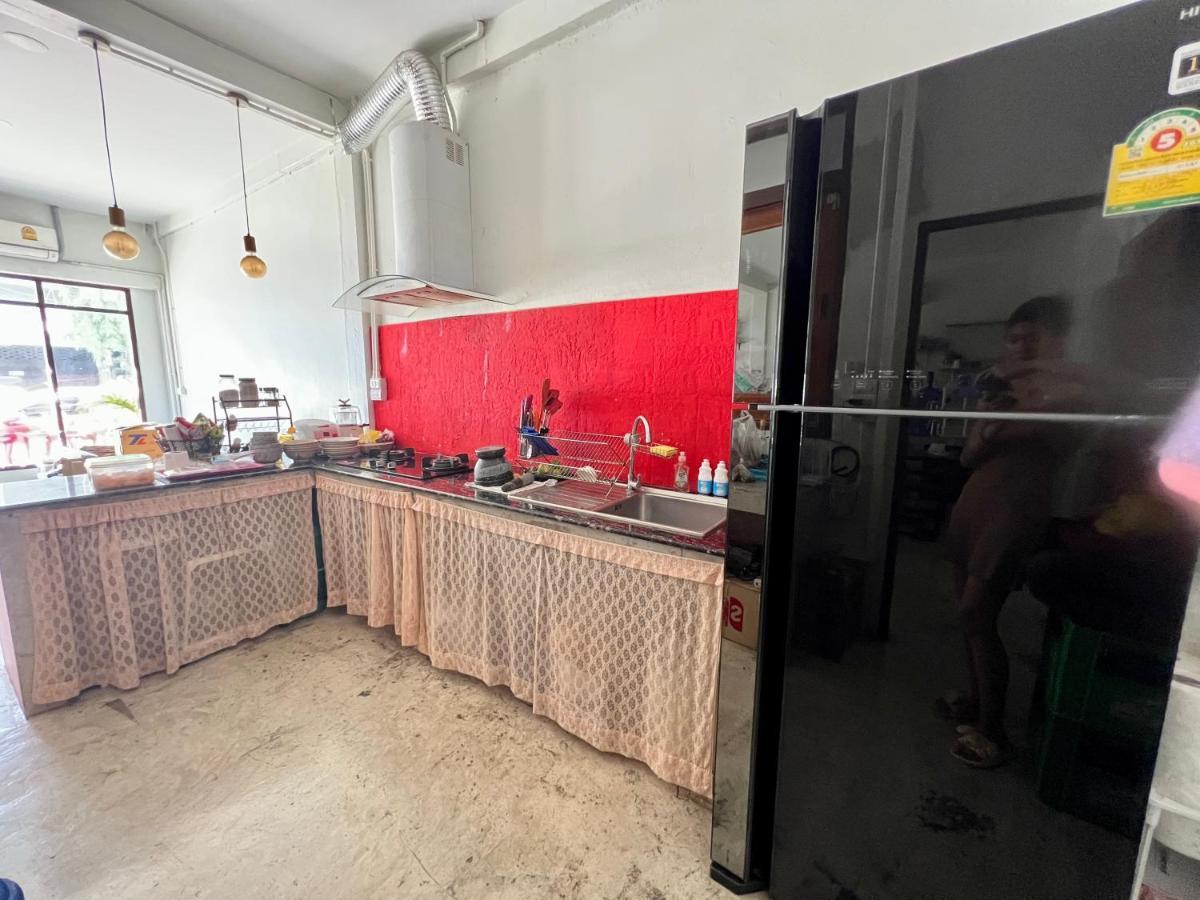 Together Backpackers Hostel Chiang Rai Bagian luar foto