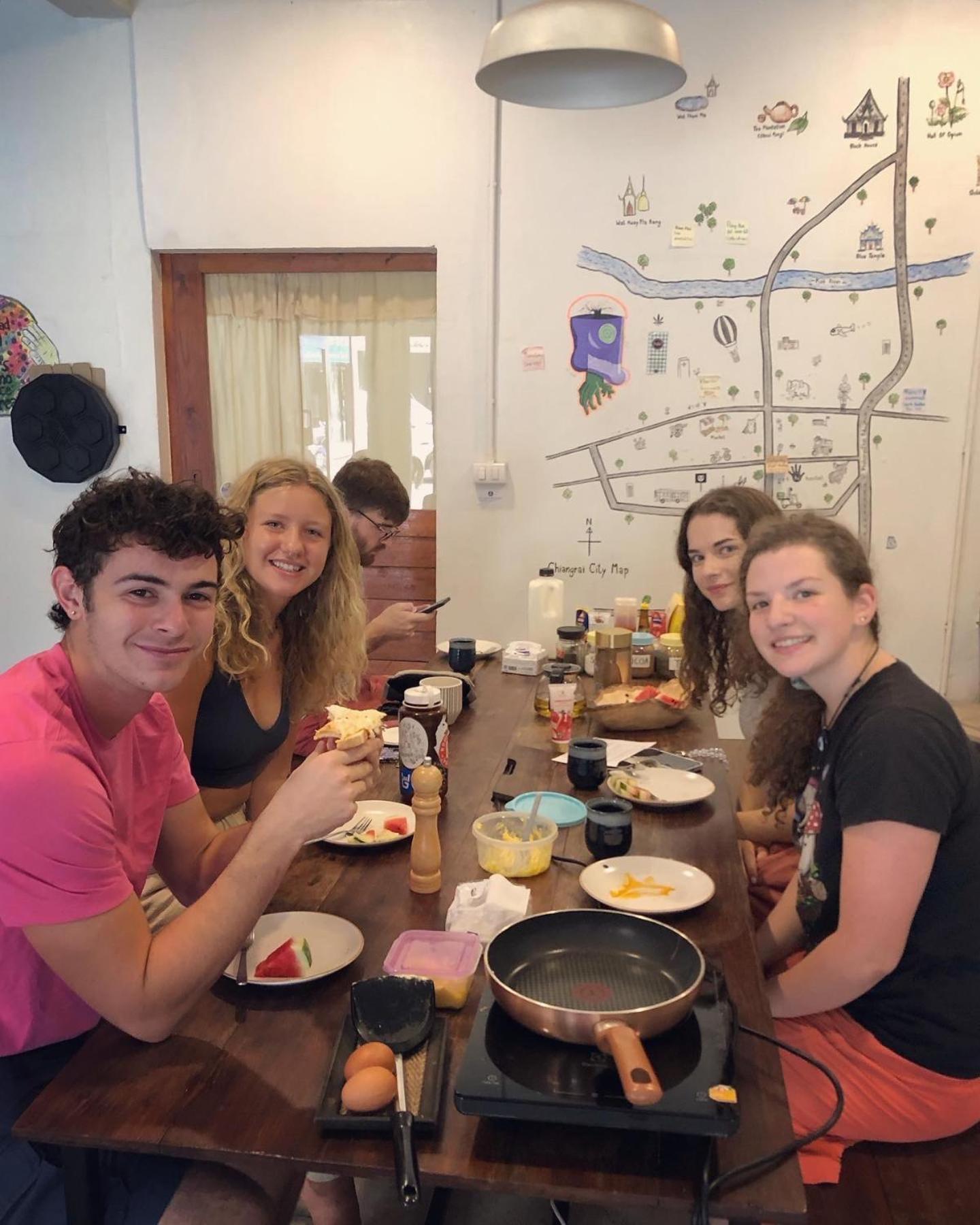Together Backpackers Hostel Chiang Rai Bagian luar foto
